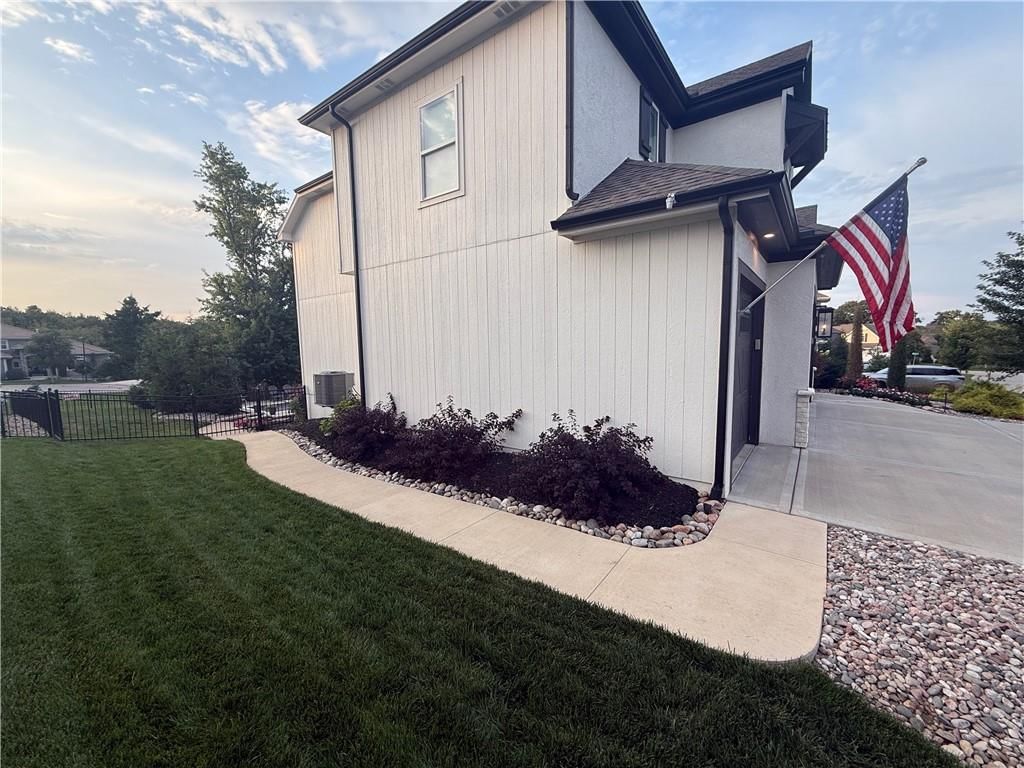 9280 Brownridge Street, Lenexa, KS: listing photo 2