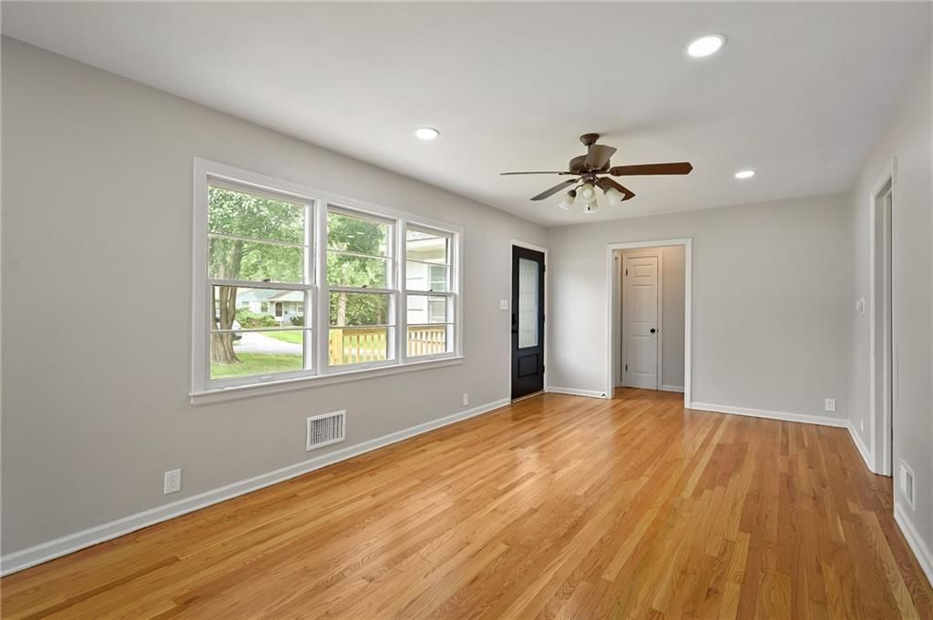3605 S Norwood Avenue — photo 9