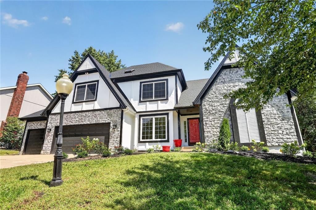 6801 N Quincy Circle, Kansas City, MO: listing photo 2