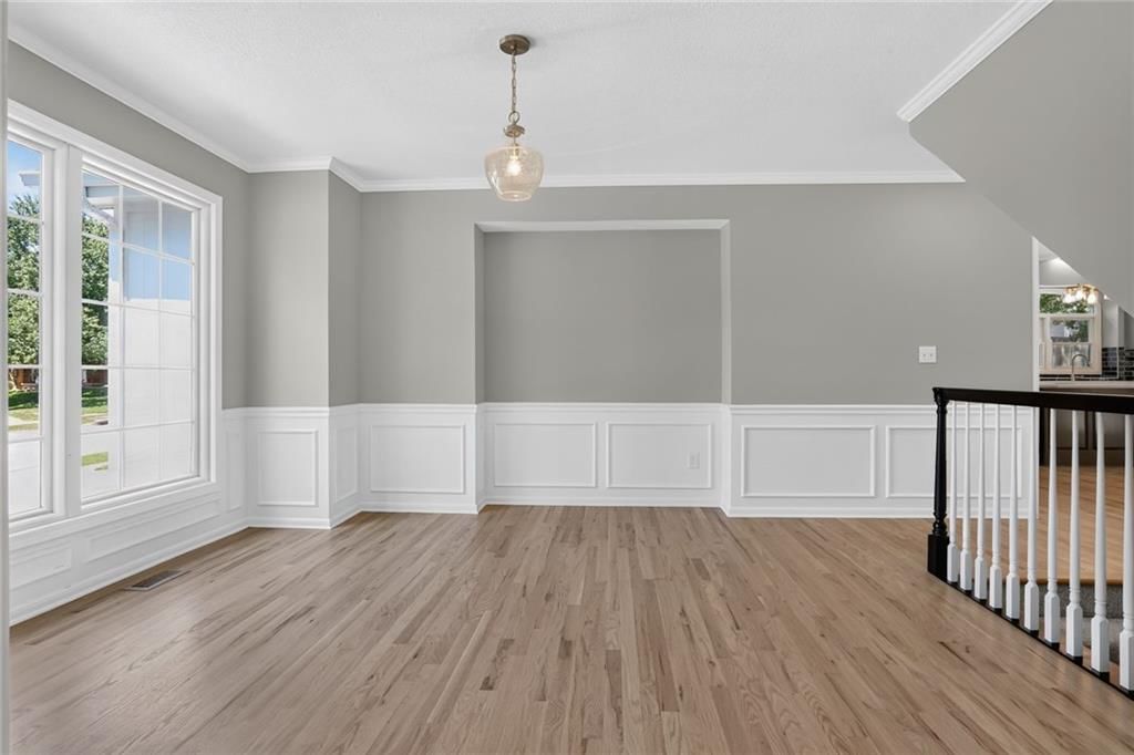 6801 N Quincy Circle, Kansas City, MO: listing photo 3