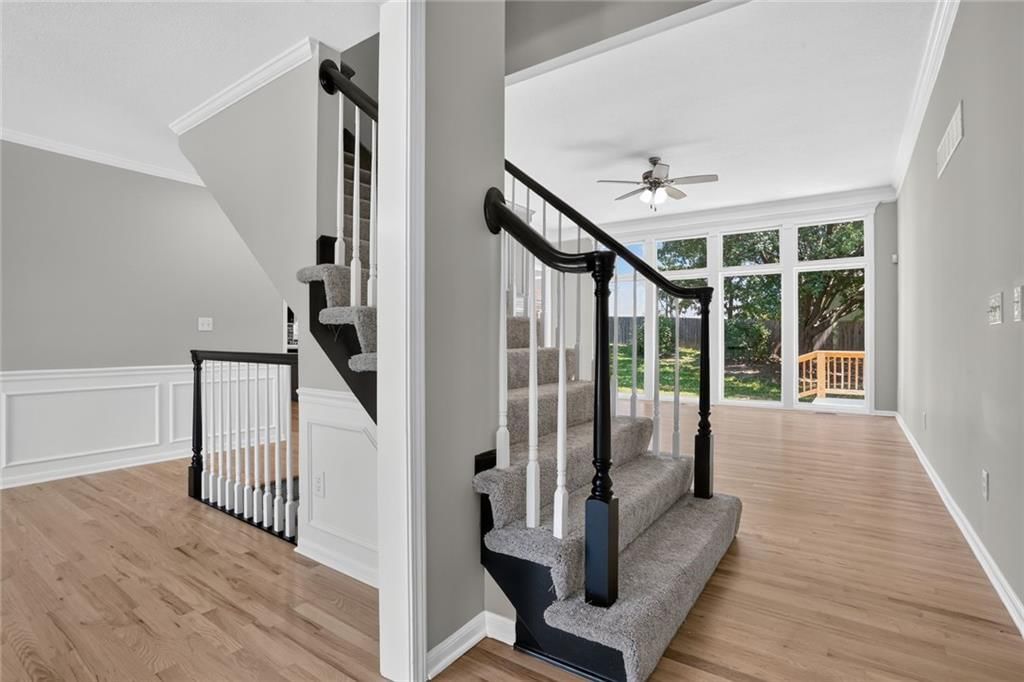 Photo 5 of 23 - 6801 N Quincy Circle, Kansas City, MO 64119