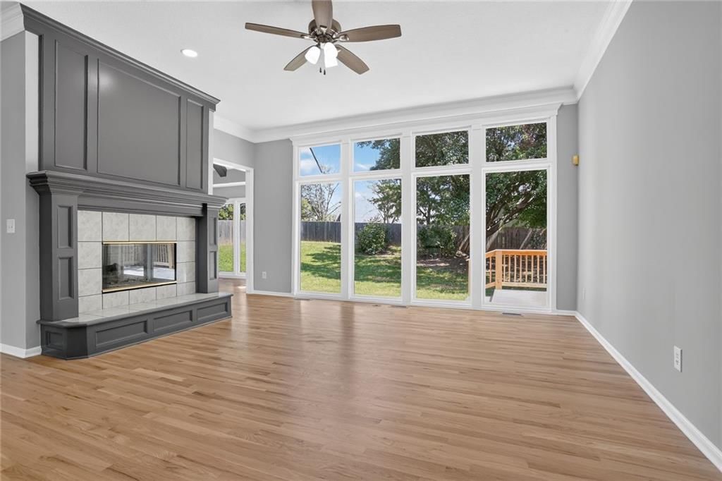 Photo 6 of 23 - 6801 N Quincy Circle, Kansas City, MO 64119