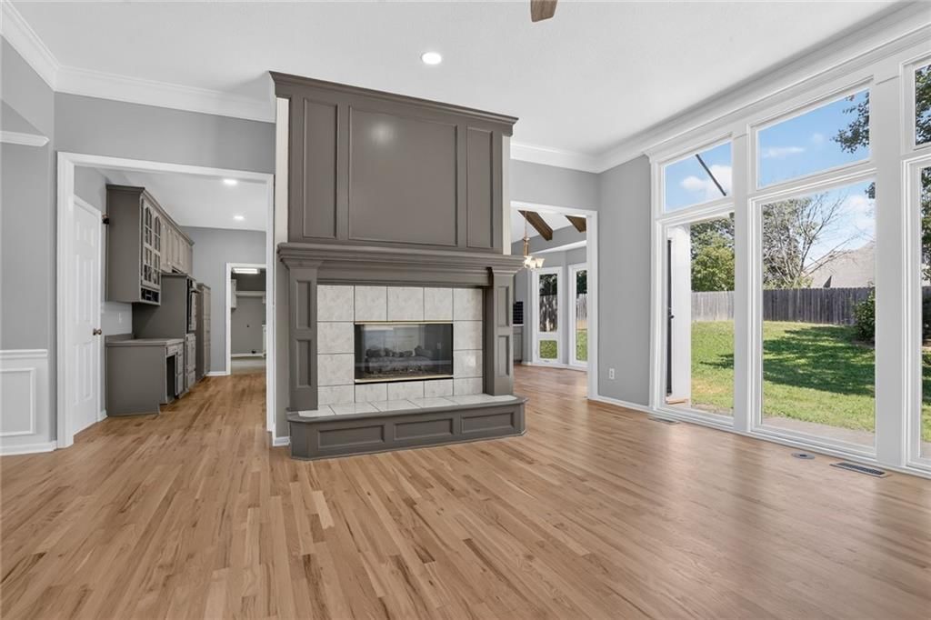 Photo 7 of 23 - 6801 N Quincy Circle, Kansas City, MO 64119