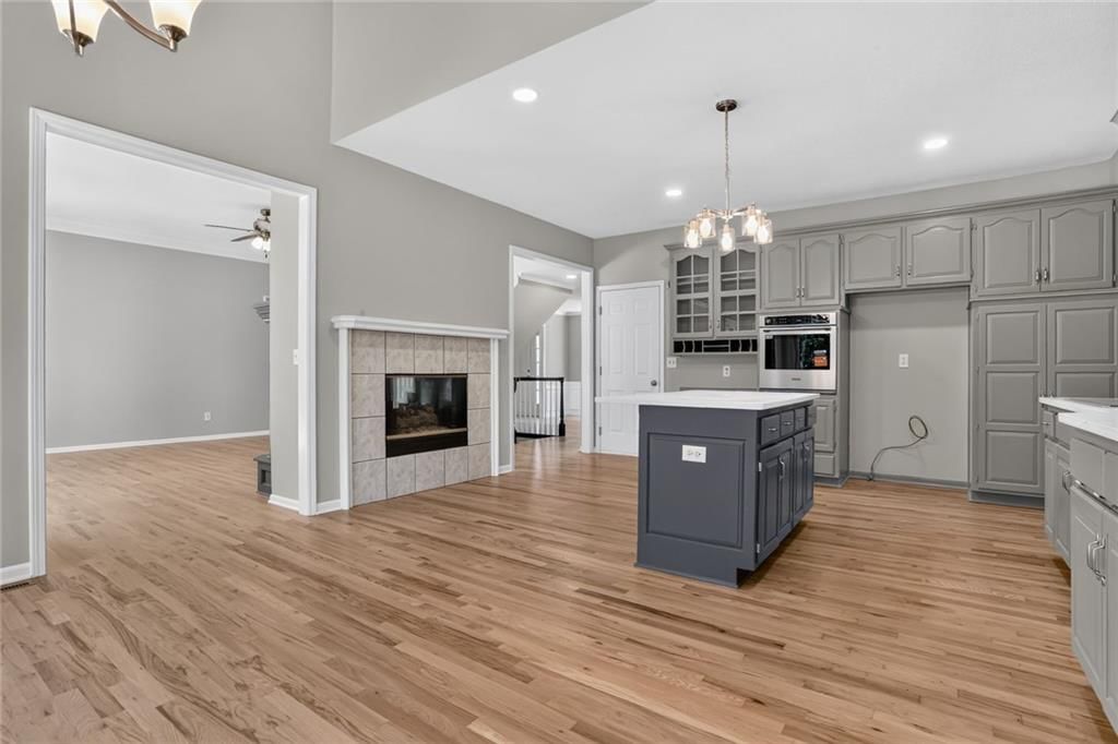 Photo 13 of 23 - 6801 N Quincy Circle, Kansas City, MO 64119