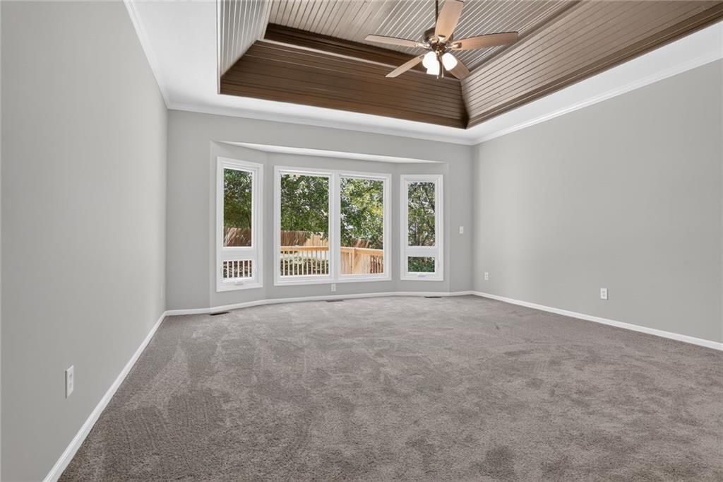 Photo 15 of 23 - 6801 N Quincy Circle, Kansas City, MO 64119