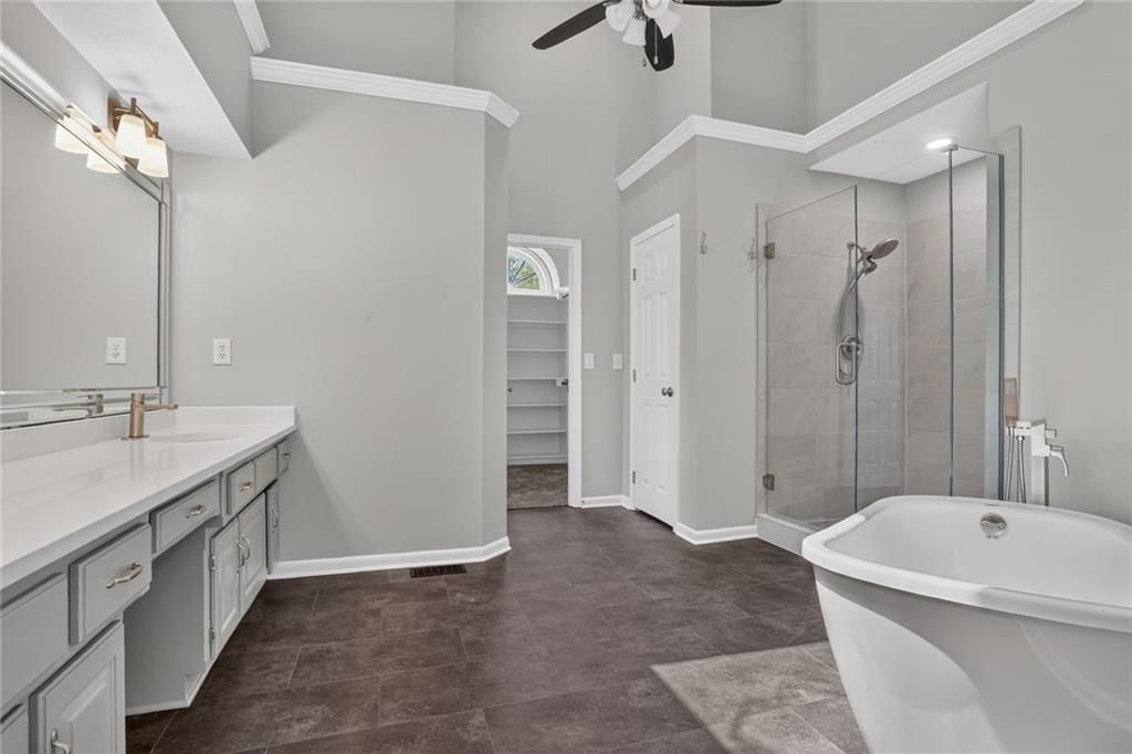 Photo 17 of 23 - 6801 N Quincy Circle, Kansas City, MO 64119