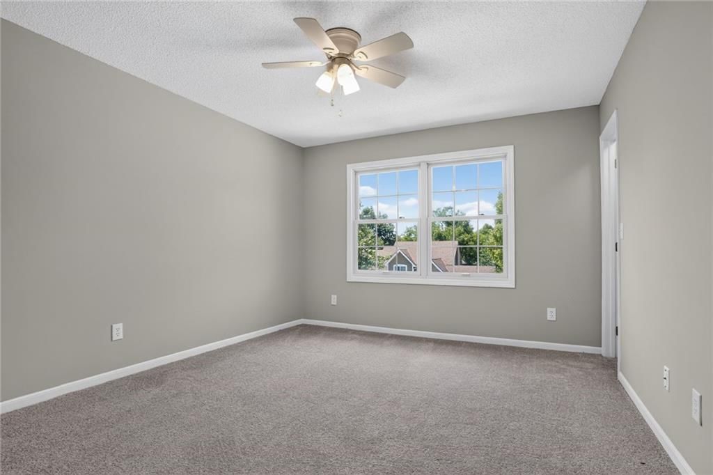 Photo 18 of 23 - 6801 N Quincy Circle, Kansas City, MO 64119