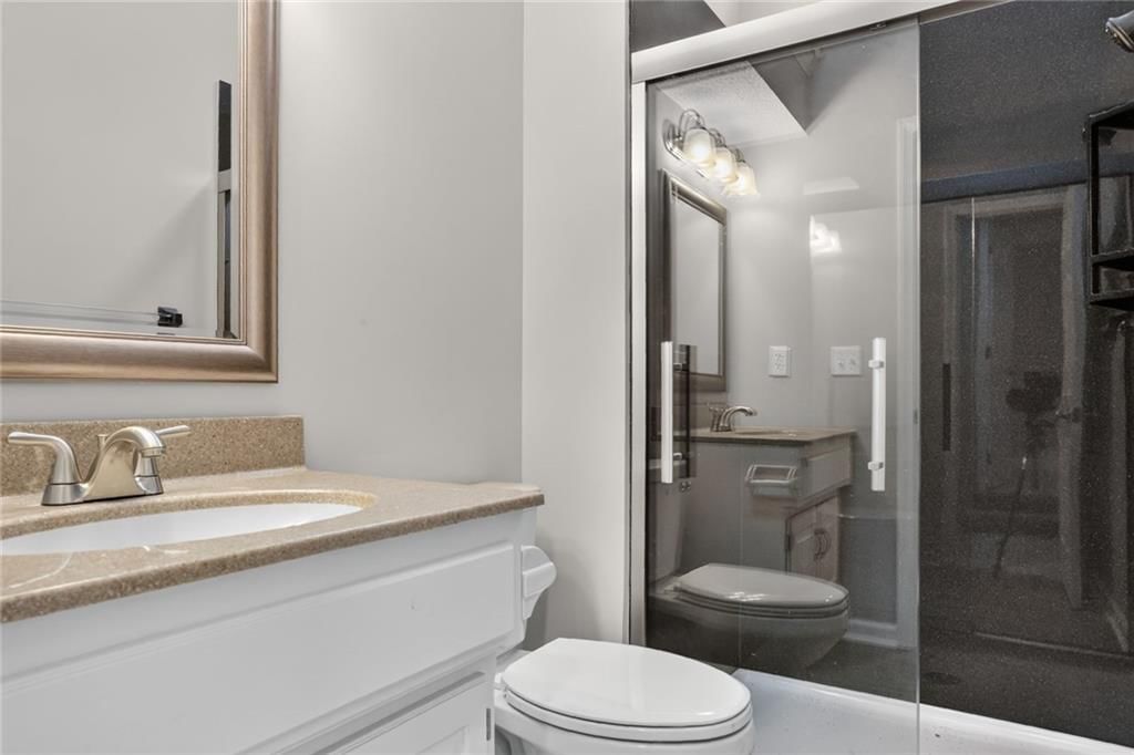 Photo 19 of 23 - 6801 N Quincy Circle, Kansas City, MO 64119