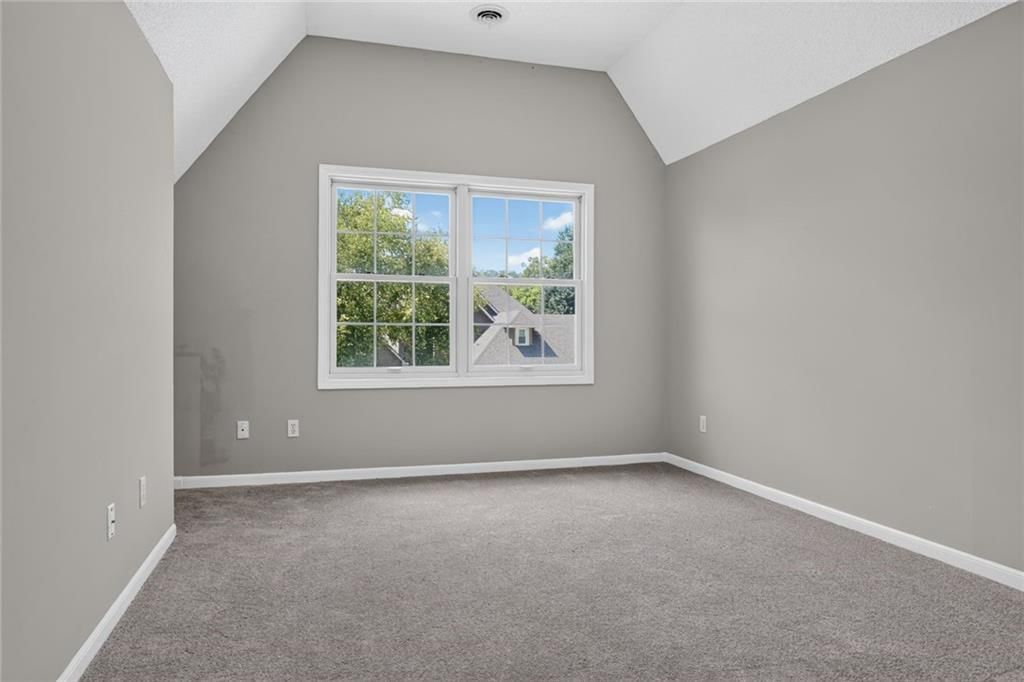 Photo 20 of 23 - 6801 N Quincy Circle, Kansas City, MO 64119