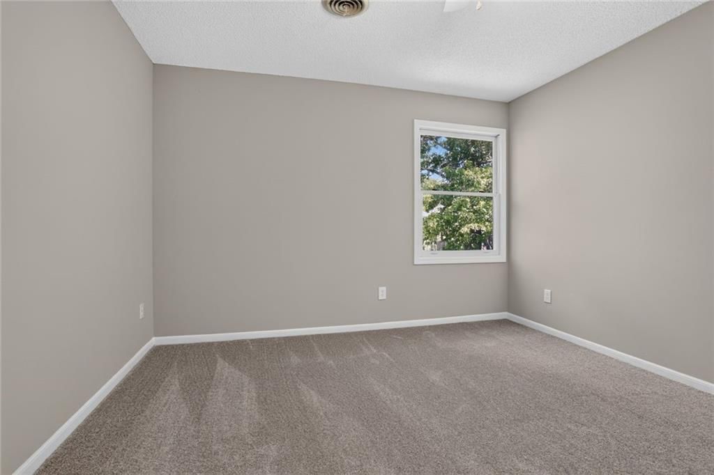 Photo 21 of 23 - 6801 N Quincy Circle, Kansas City, MO 64119