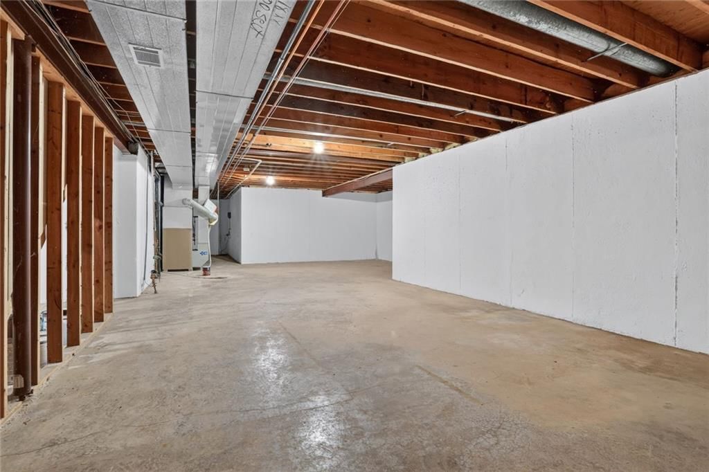 Photo 22 of 23 - 6801 N Quincy Circle, Kansas City, MO 64119