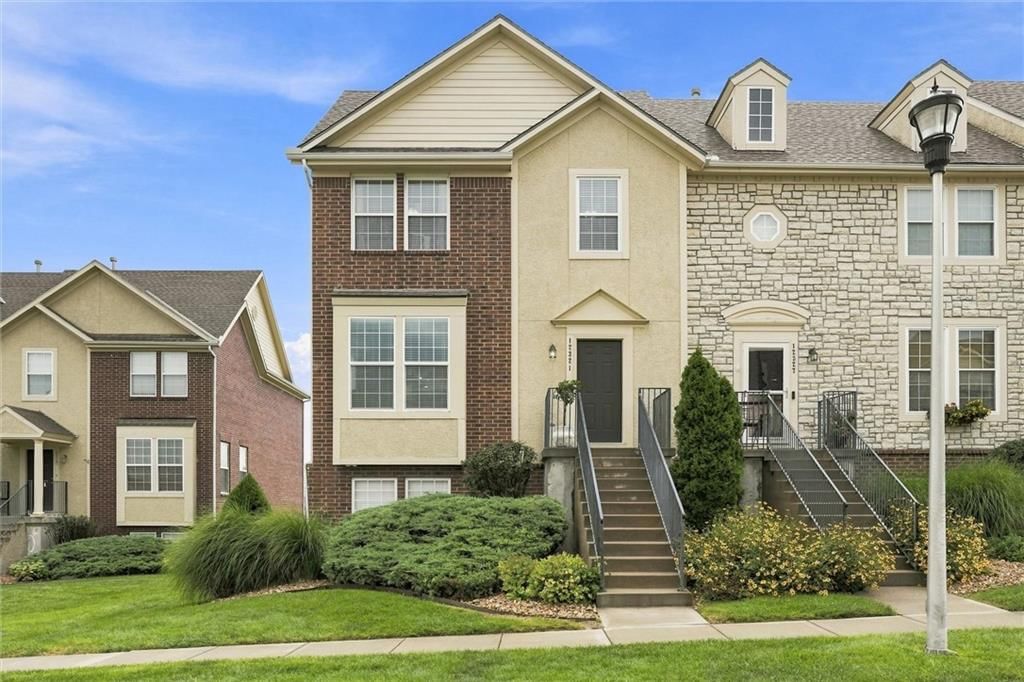 12321 S Tallgrass Drive, Olathe, KS