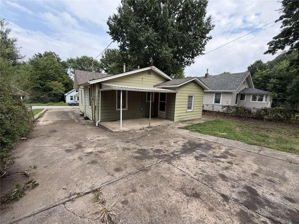 810 S Raymond Street — photo 2