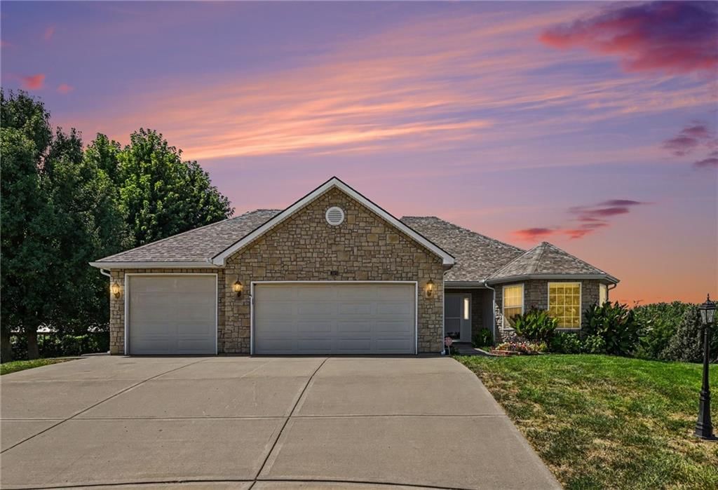 301 Prairie Rose Circle, Smithville, MO