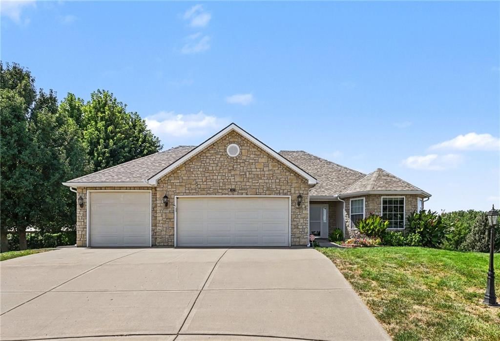 301 Prairie Rose Circle, Smithville, MO: listing photo 3