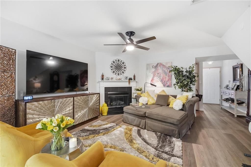 Photo 4 of 26 - 3525 NE Austin Drive, Lee's Summit, MO 64064
