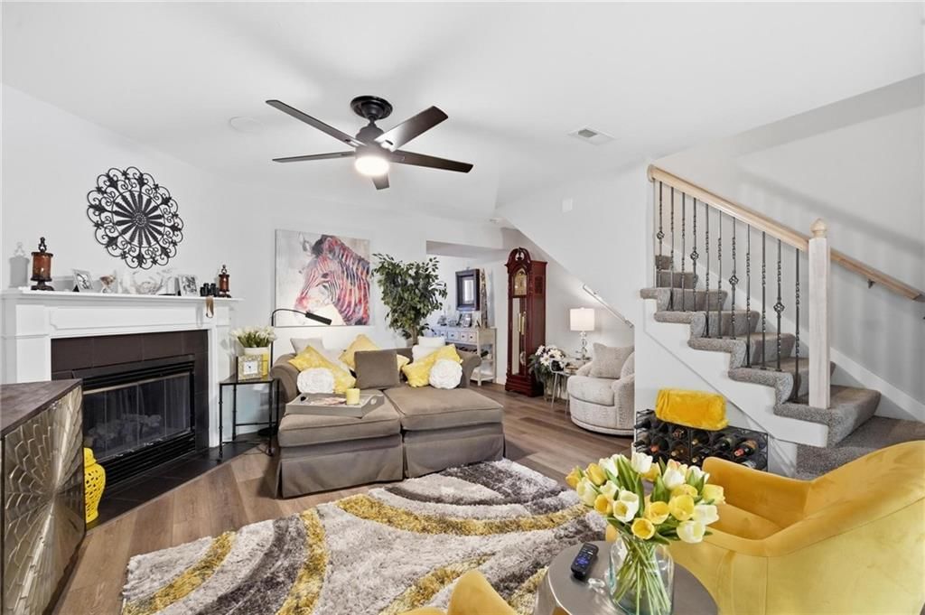 Photo 6 of 26 - 3525 NE Austin Drive, Lee's Summit, MO 64064