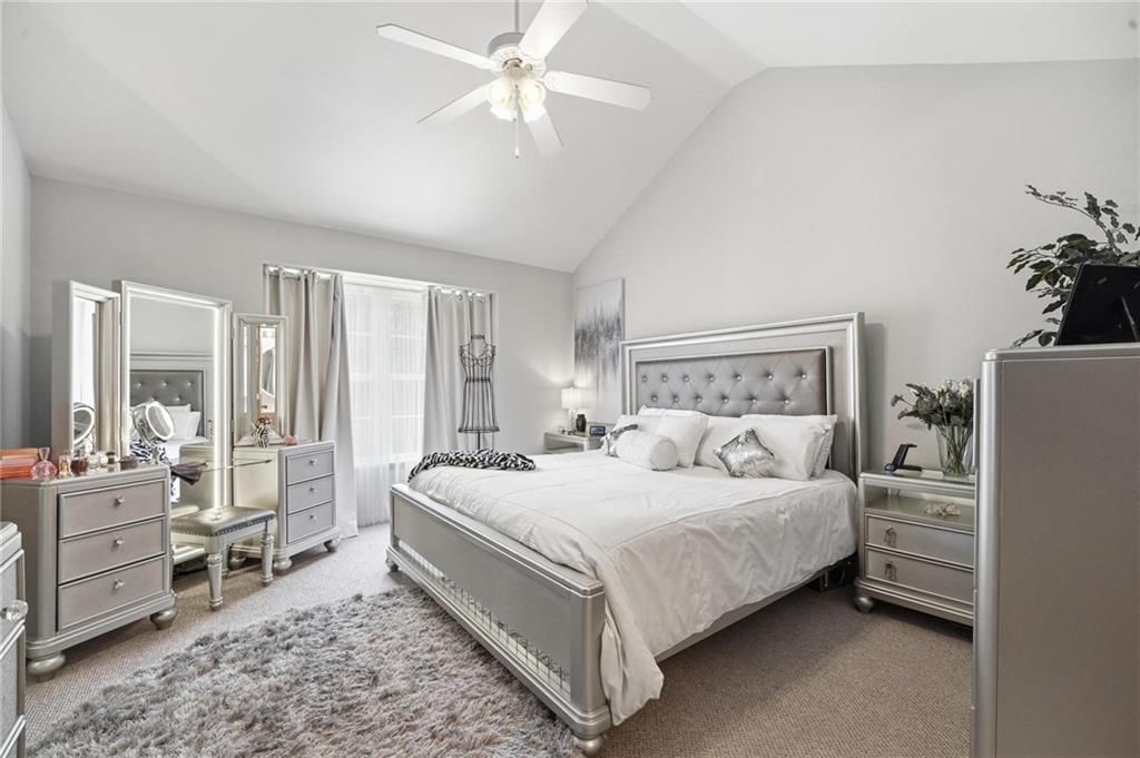 Photo 15 of 26 - 3525 NE Austin Drive, Lee's Summit, MO 64064