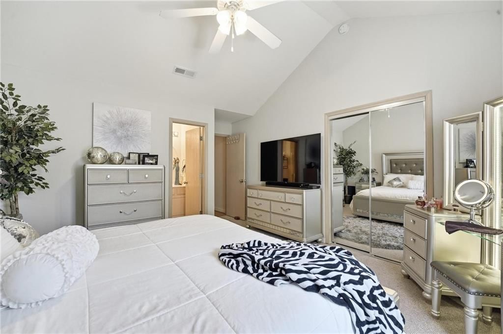 Photo 16 of 26 - 3525 NE Austin Drive, Lee's Summit, MO 64064