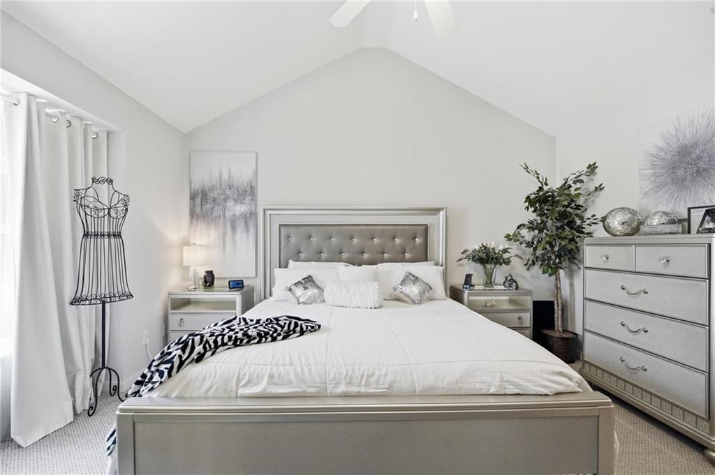 Photo 17 of 26 - 3525 NE Austin Drive, Lee's Summit, MO 64064