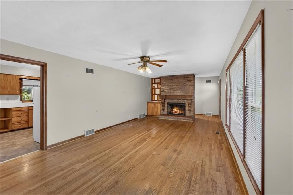 8413 Russell Street — photo 6