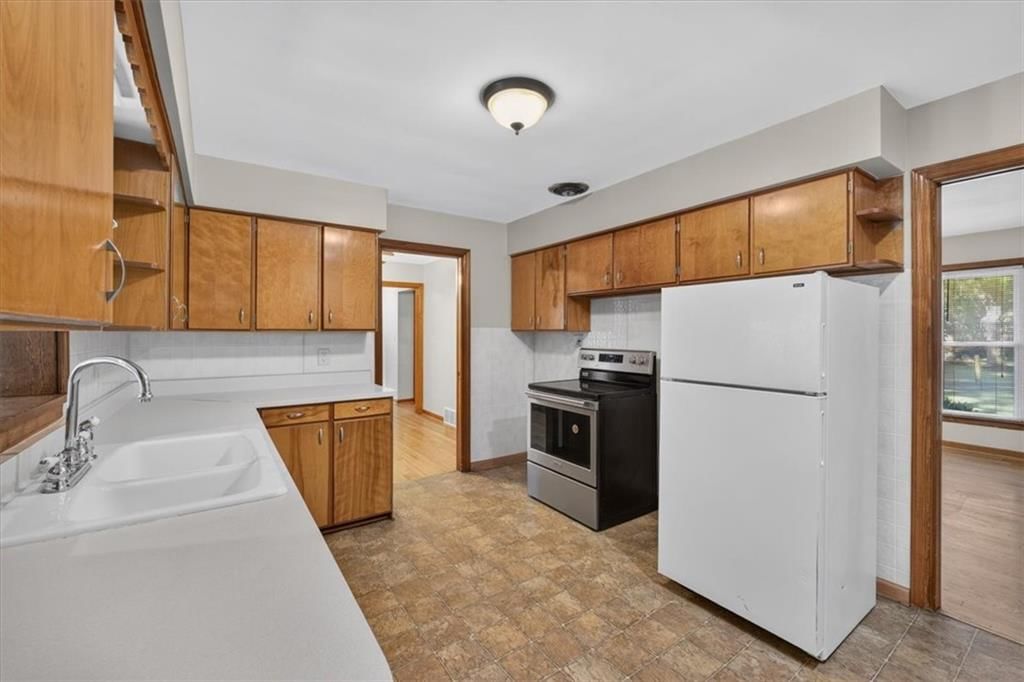 8413 Russell Street — photo 9