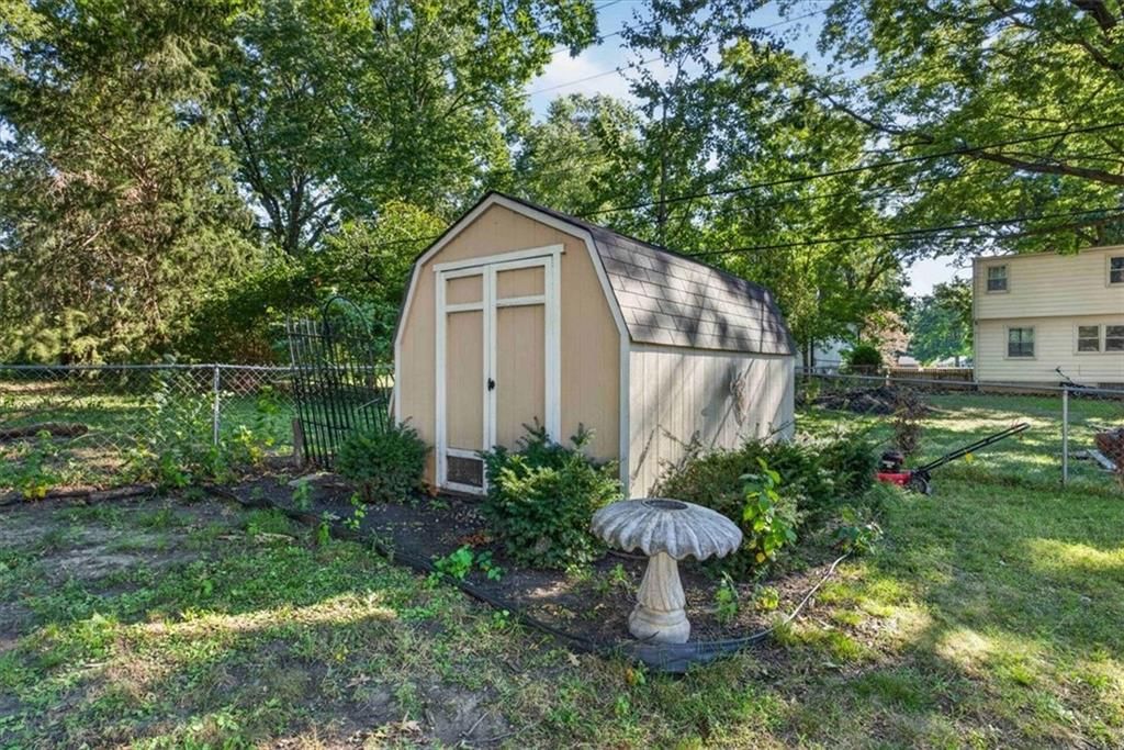 8413 Russell Street — photo 24