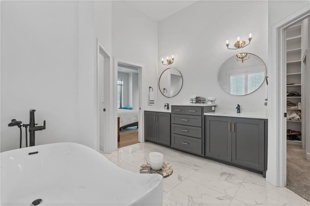 Photo 29 of 42 - 2428 W 177th Street, Overland Park, KS 66085