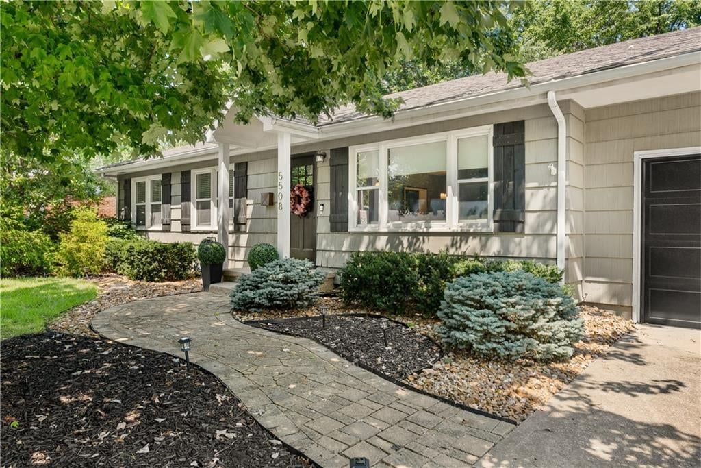 5508 W 71st Street, Prairie Village, KS