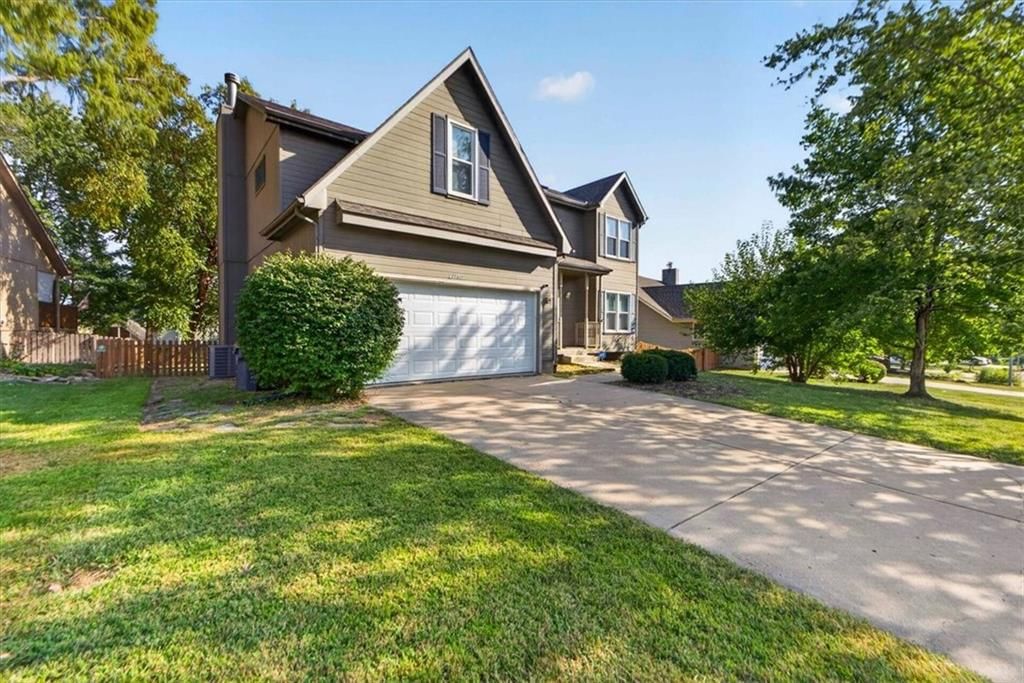 21160 W 126th Terrace, Olathe, KS: listing photo 2