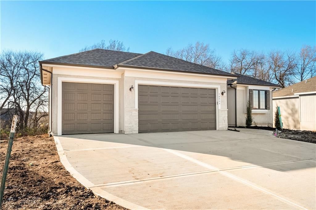 25381 W 149th Terrace, Olathe, KS: listing photo 2