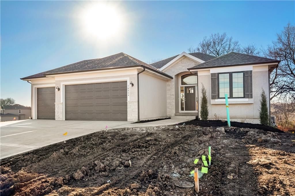 25381 W 149th Terrace, Olathe, KS: listing photo 3