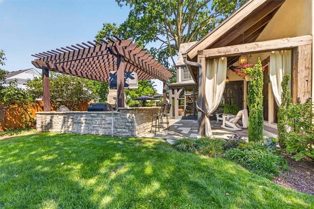 845 W 52nd Terrace — photo 94