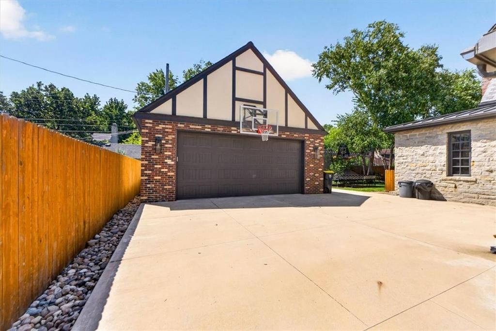 845 W 52nd Terrace — photo 98