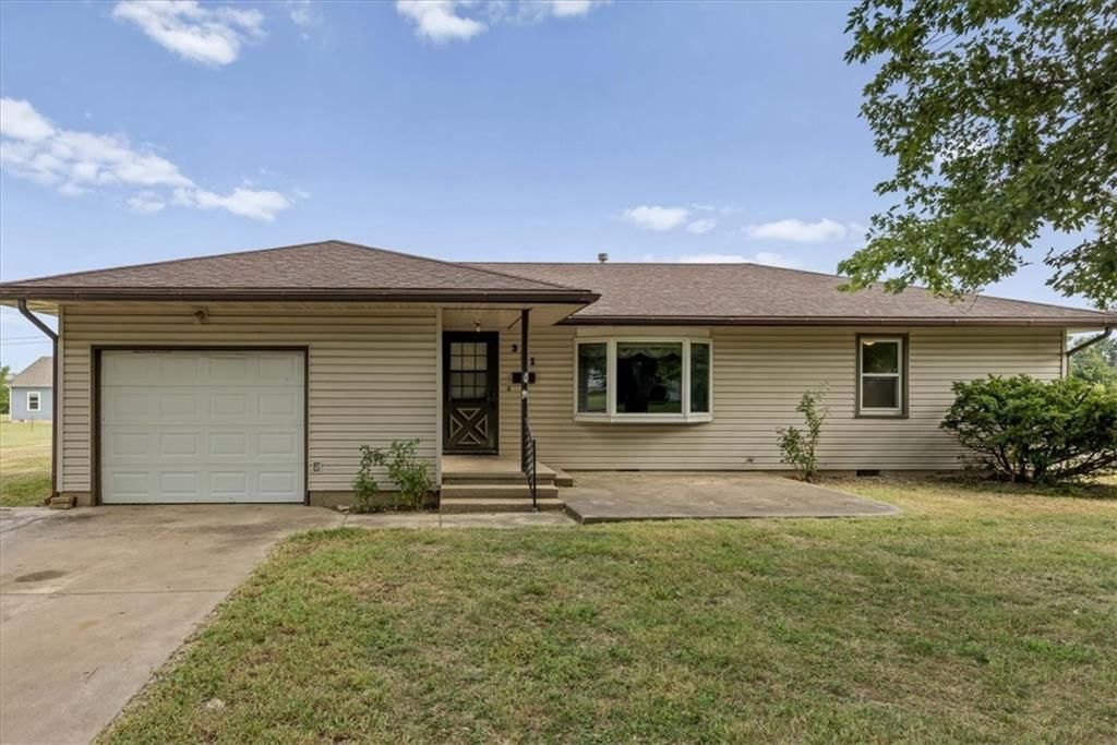 321 Kaw Avenue, Garnett, KS