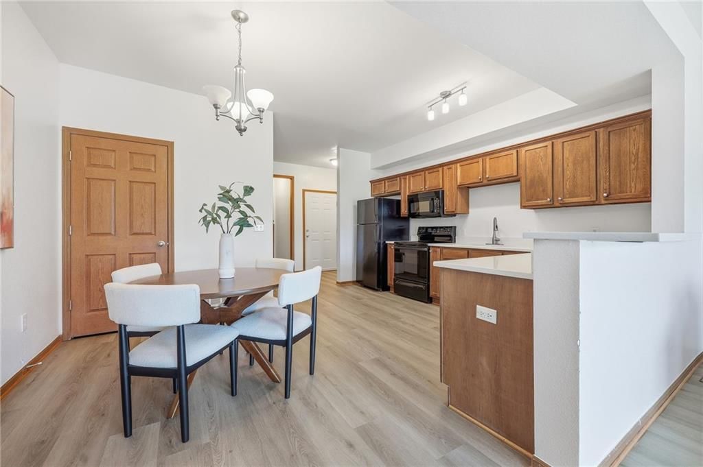 10338 Sloan Avenue — photo 8
