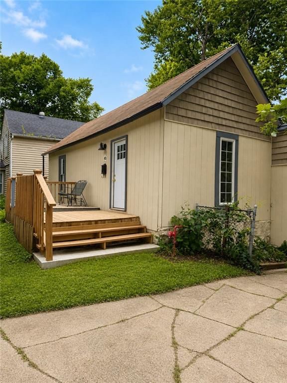 Photo 6 of 38 - 912 S Osage Street, Independence, MO 64050