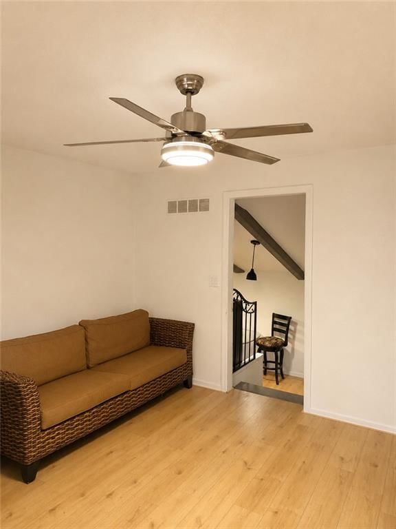 Photo 7 of 38 - 912 S Osage Street, Independence, MO 64050