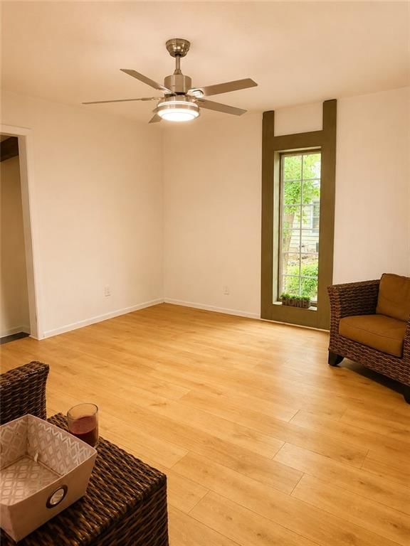 Photo 9 of 38 - 912 S Osage Street, Independence, MO 64050