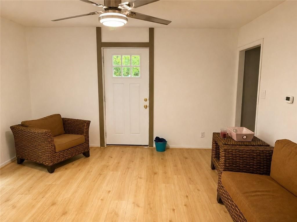 Photo 10 of 38, 912 S Osage Street, Independence, MO 64050