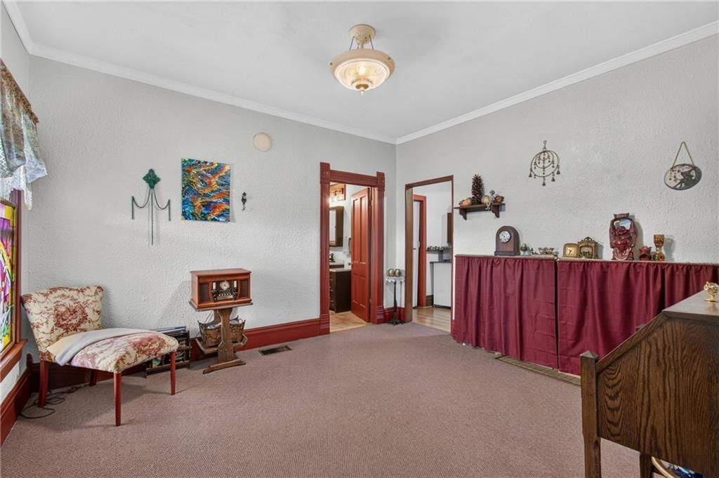 325 W Broadway Street — photo 13