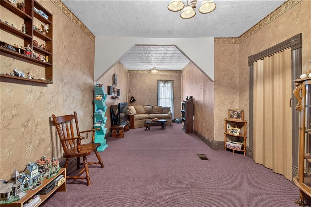 325 W Broadway Street — photo 16