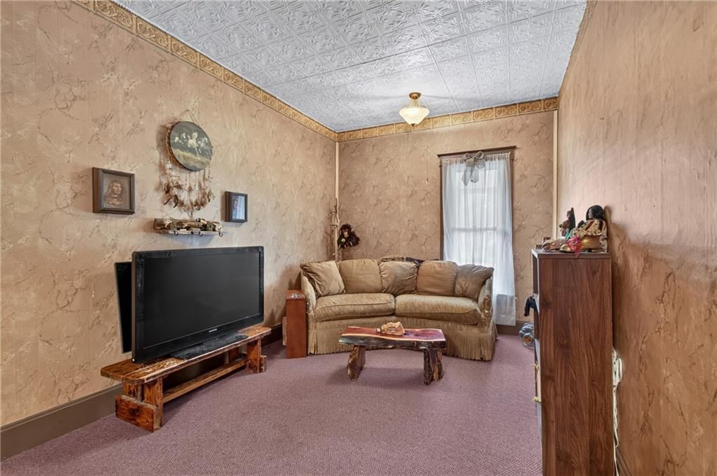 325 W Broadway Street — photo 17