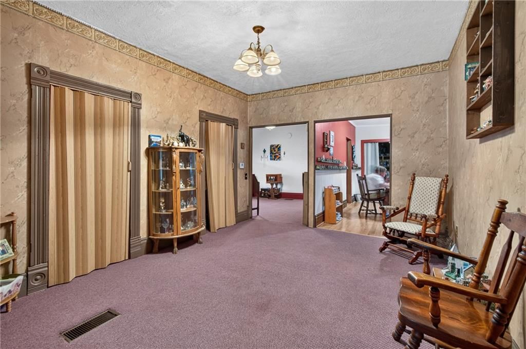 325 W Broadway Street — photo 18