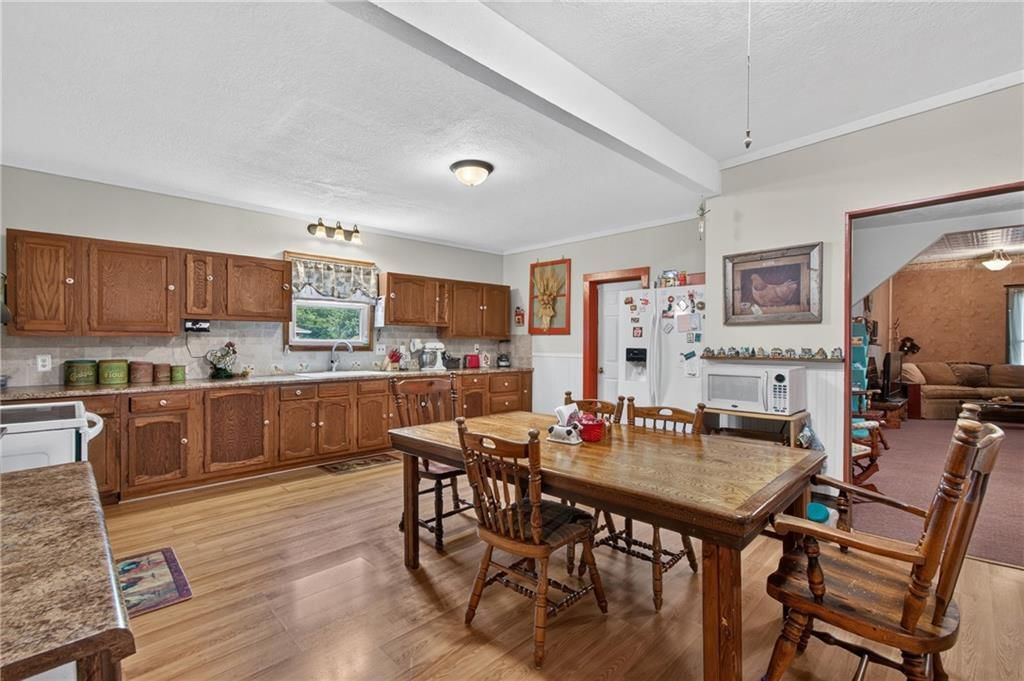 325 W Broadway Street — photo 21