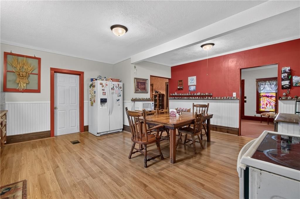 325 W Broadway Street — photo 22