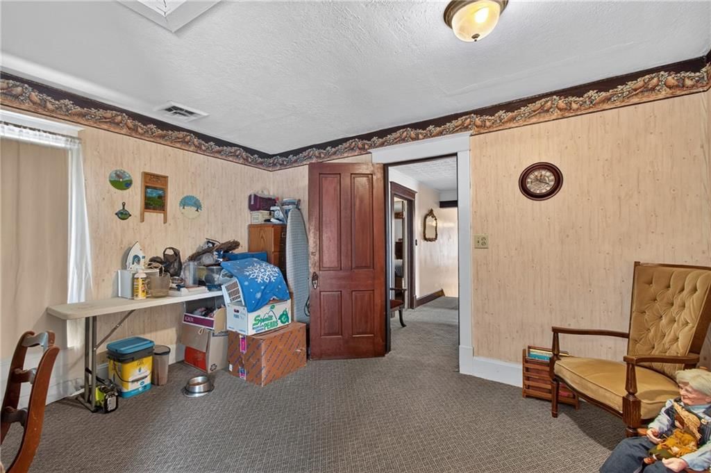 325 W Broadway Street — photo 35