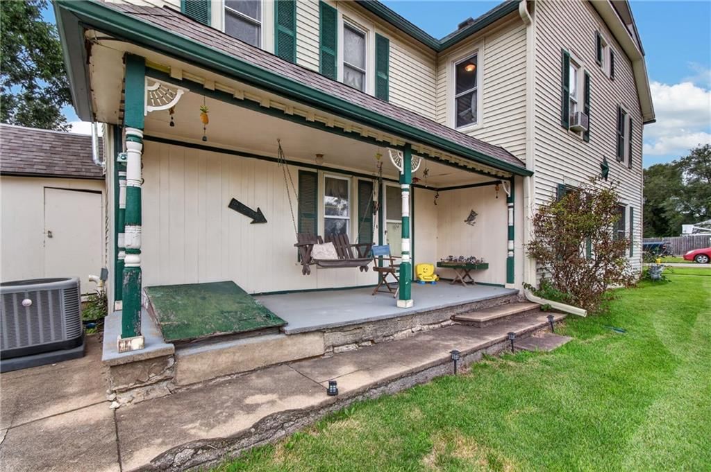 325 W Broadway Street — photo 39