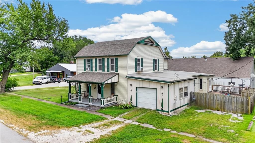 325 W Broadway Street, Peculiar, MO: listing photo 2