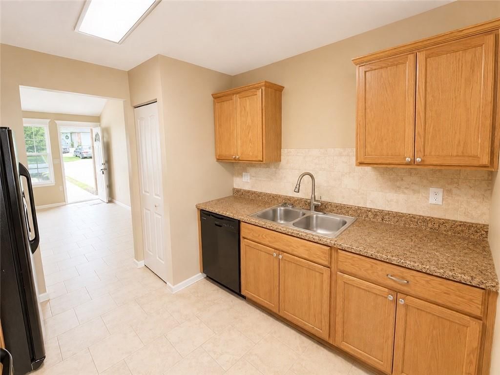 610 B W Market Street — photo 7